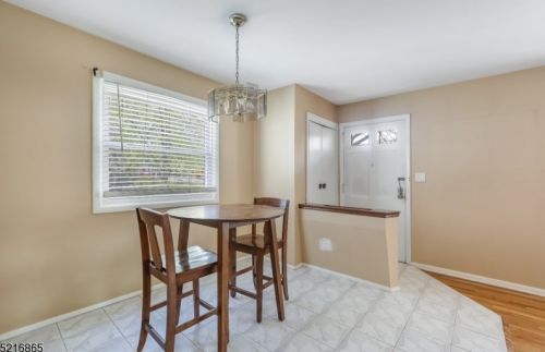 317 Oradell Ave, Oradell, NJ 07649-4811