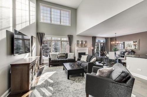 192 Annalisa Ct, Hanover Park, IL 60108-5412