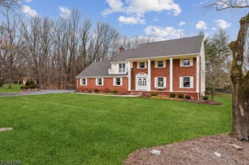 3 Hacklorn Ln, Scotch Plains, NJ 07076-2836
