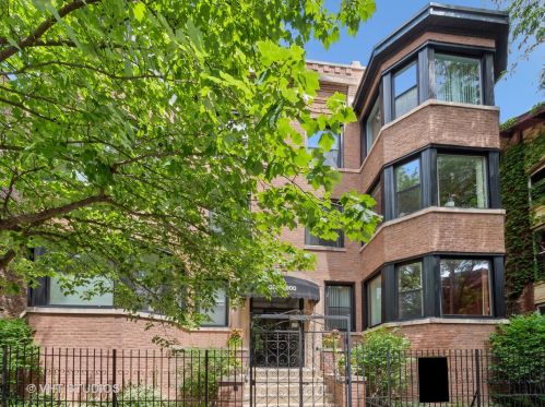 900 Margate Ter, Chicago, IL 60640-3824