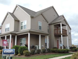 611 Stonegate Dr, Sycamore, IL 60178-8943