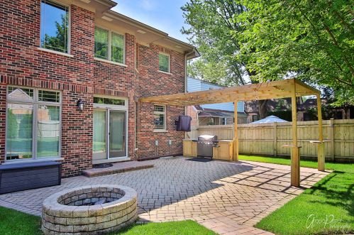 34 Lincoln St, Glenview, IL 60025-4915
