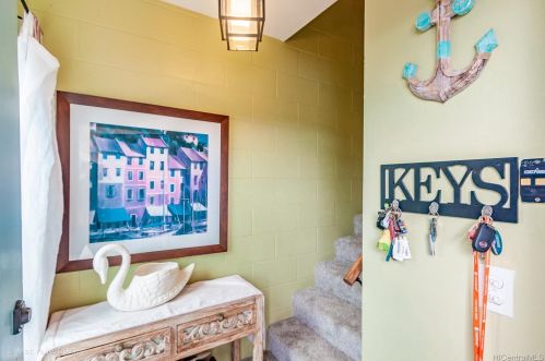 46-425 Kahuhipa St, Kaneohe, HI 96744