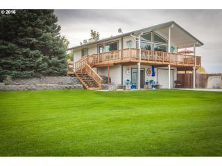 33936 Hilltop Dr, Hermiston, OR 97838-7301