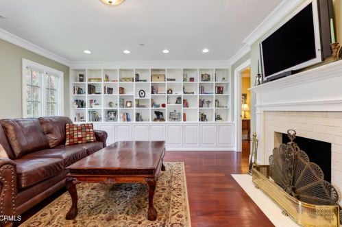 1438 Opechee Way, Glendale CA  91208-1962 exterior