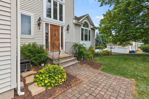 52 Snow Rdg, Middletown, CT 06457-1568