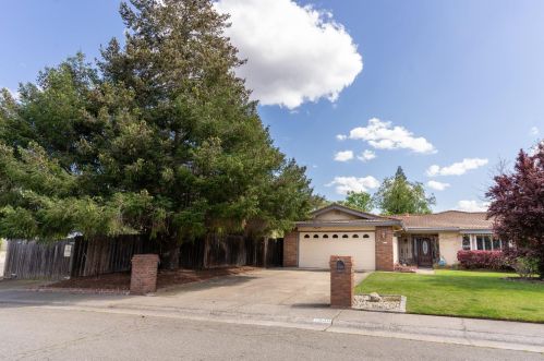 7848 Sungarden Dr, Citrus Heights, CA 95610-3952