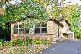 26760 Circle Dr, Long Grove, IL 60060