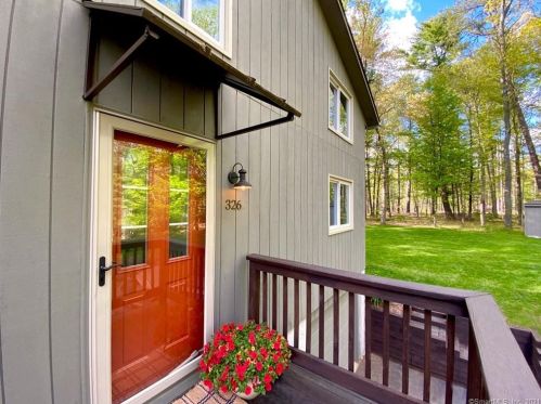 326 Bolton Rd, Vernon, CT 06066-5606