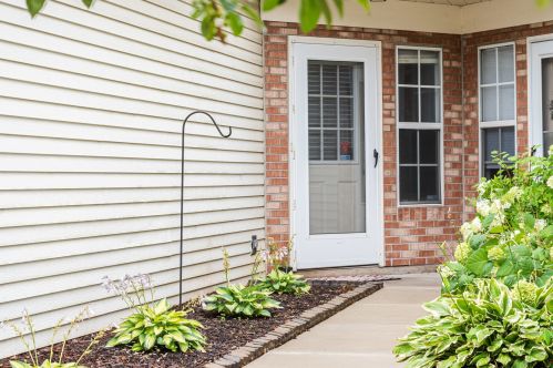 52 Golfview Ct, Glendale Heights, IL 60139-3655