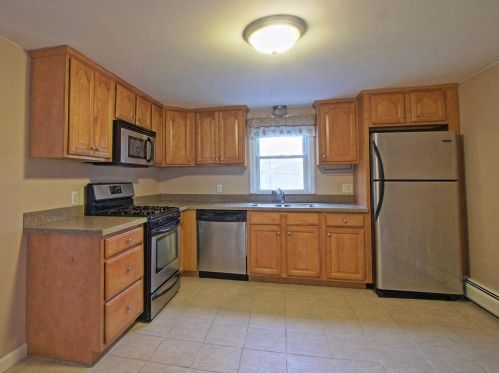 123 New River Rd, Lincoln, RI 02838-1725