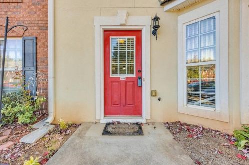 2776 Valley Green Dr, Gainesville, GA 30504-8272