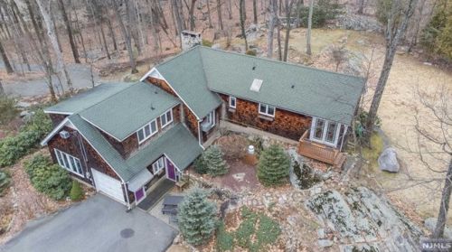 1 Old Gormely Ln, Kinnelon, NJ 07405-2873