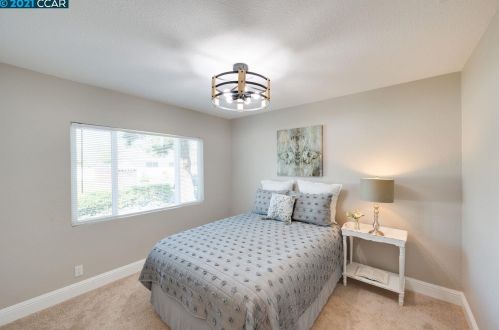 5040 Kenmore Dr, Concord CA  94521-3036 exterior