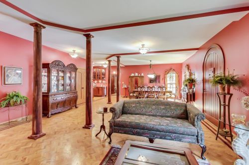 8901 Maple Ave, Willowbrook IL 60527-6469 exterior