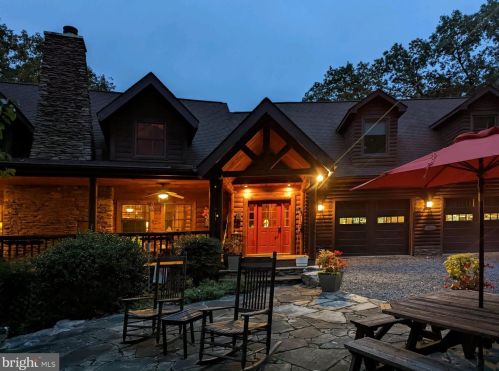 131 Powell Mountain Ln, Woodstock, VA 22664-2186