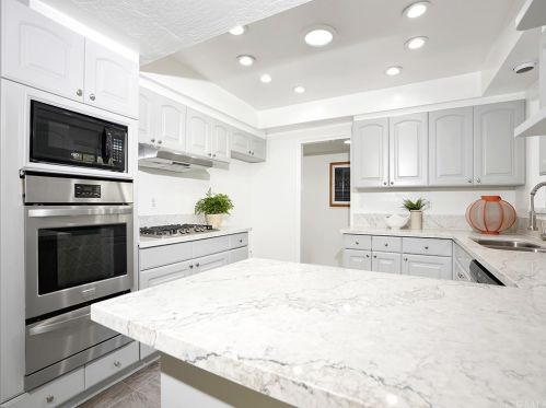1527 Palais Rd, Anaheim CA  92802-2104 exterior