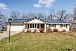 4129 Robinhood Dr, York PA  17408-9418 exterior