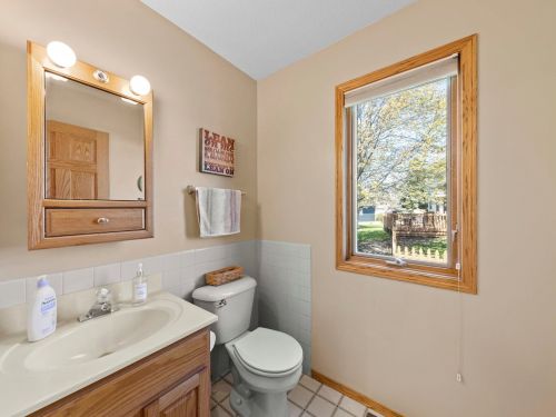 1315 Yorkshire Dr, Sycamore IL  60178-3236 exterior