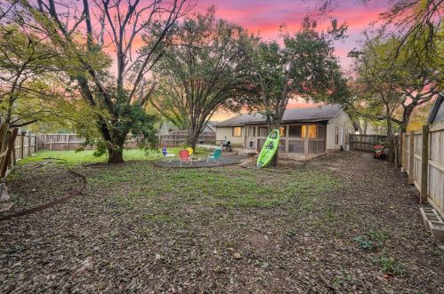 8408 Dixon Dr, Austin TX  78745-7515 exterior