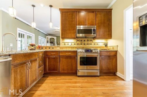 2242 Lenox Walk, Atlanta GA  30319-3835 exterior