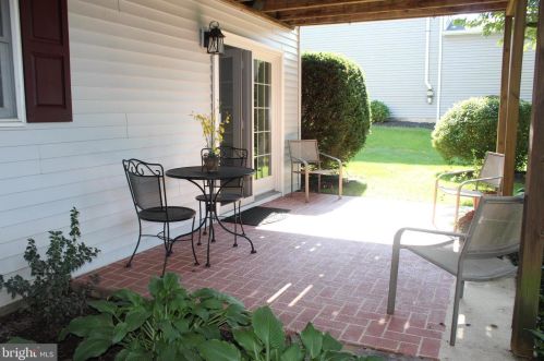 2482 Creek View Dr, Lancaster PA  17602-1451 exterior