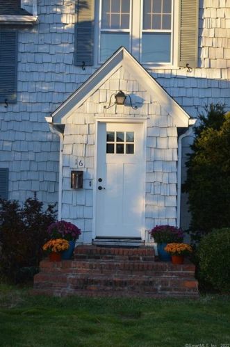 16 Tobey Ave, Windsor, CT 06095-3724