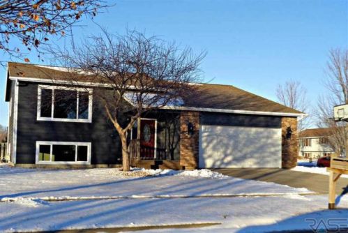 420 James Cir, Tea SD  57064-2016 exterior