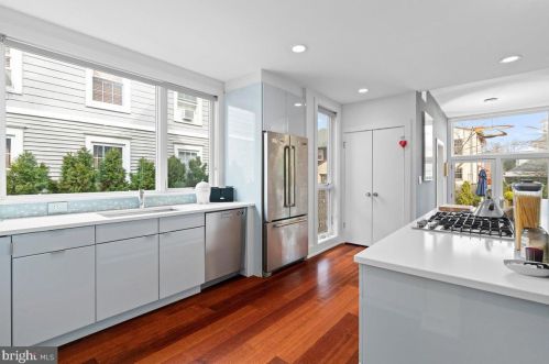 31 Maple St, Princeton NJ  08542-3850 exterior