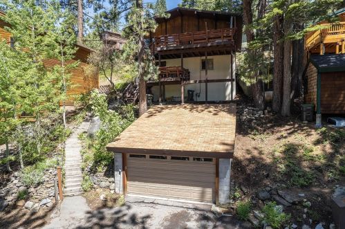 14562 Donner Ave, Truckee CA  96161-3635 exterior