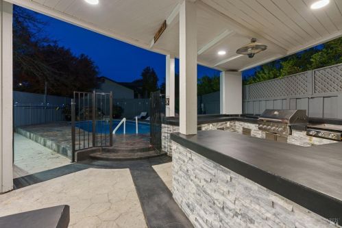 1068 Matthew Ct, Windsor CA  95492-8778 exterior