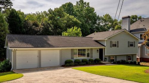 5017 Happy Hollow Rd, Atlanta, GA 30360-1649