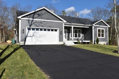 88 Mohawk Trl, Charlestown, RI 02813-3150