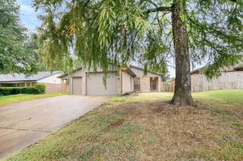 3423 Meadowmoor St, Fort Worth TX  76133-7223 exterior