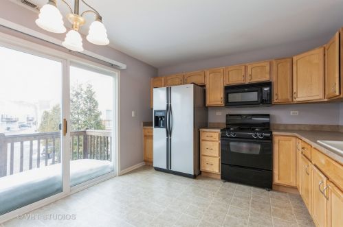 1236 Derry Ln, Pingree Grove IL  60140-9122 exterior