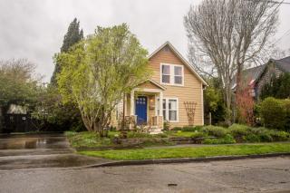 2425 Lafayette St, Bellingham, WA 98225-2035