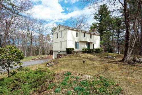 21 Moharimet Dr, Dover, NH 03823-7556