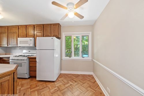 263 Monterey Ave, Elmhurst, IL 60126-3008