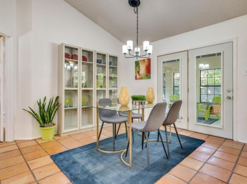 910 Calico Dr, Austin TX  78748-6492 exterior