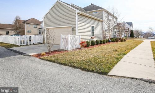 395 Lord Fairfax St, Charles Town WV 25414-2529 exterior