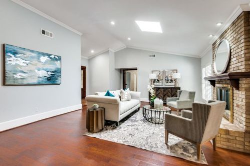 2711 Lakeview Ln, Carrollton TX exterior