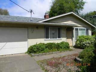 240 18th St, Newport OR  97365-2324 exterior
