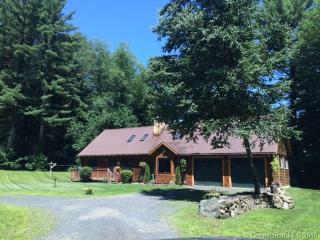 10 Hilltop Dr, Collinsville, CT 06019-2139