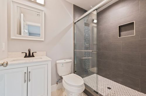 7960 Amestoy Ave, Van Nuys CA  91406-1603 exterior