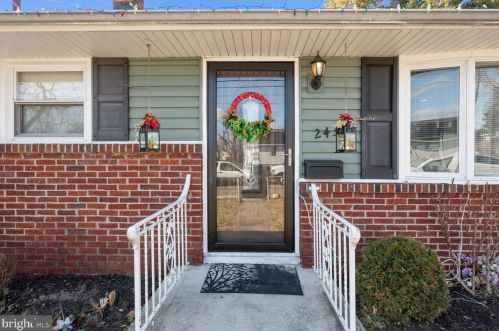 2437 40th St, Camden, NJ 08110-2221