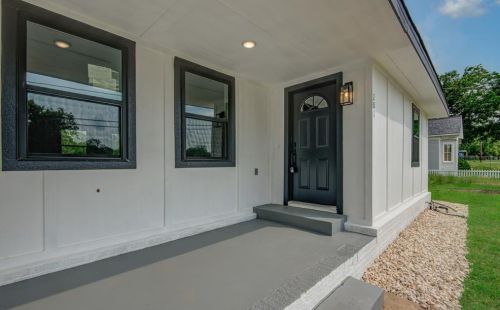 201 Curry St, Bellvue TX  77418-1605 exterior