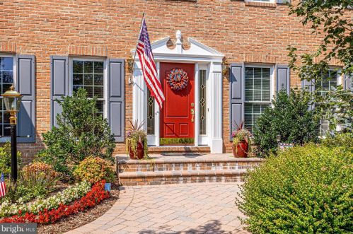 2502 Tallyrand Ct, Herndon, VA 20171-2700