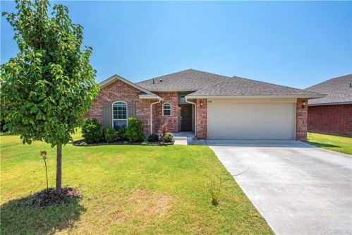 10805 Lily Ln, Edmond, OK 73025-1006