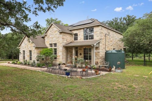 202 The Oaks Blvd, Webberville, TX 78621-5804