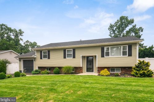 21 Monroe Ave, Browns Mills, NJ 08015-3822